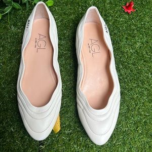 Agl Attilio Giusti Leombruni
Denise Flat In Off White wome size 7